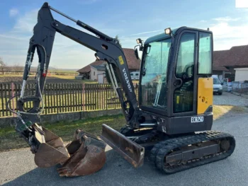 Mini-pelle Volvo ECR25D (2015) – 3 godets + godet inclinable