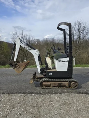 Mini-pelle Bobcat E10 (2017) – 1,2 t – 3 godets inclus