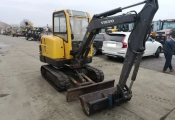 VOLVO EC30282 + 3 GODETS 2006 – Mini Pelle – 3T (Non destinée au transport de passagers)
